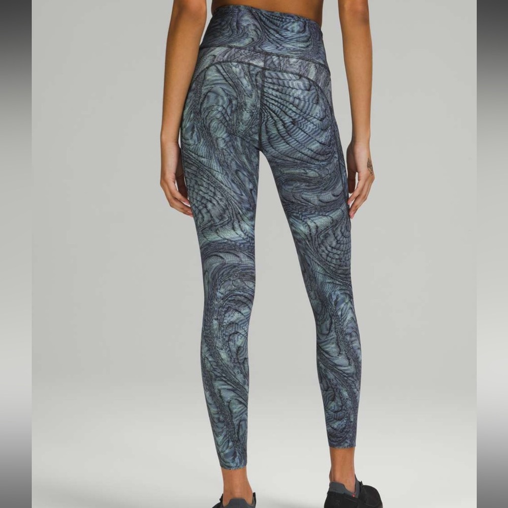 Lululemon Fast & Free dimensional Icing blue 25” tight leggings - Picture 4 of 10